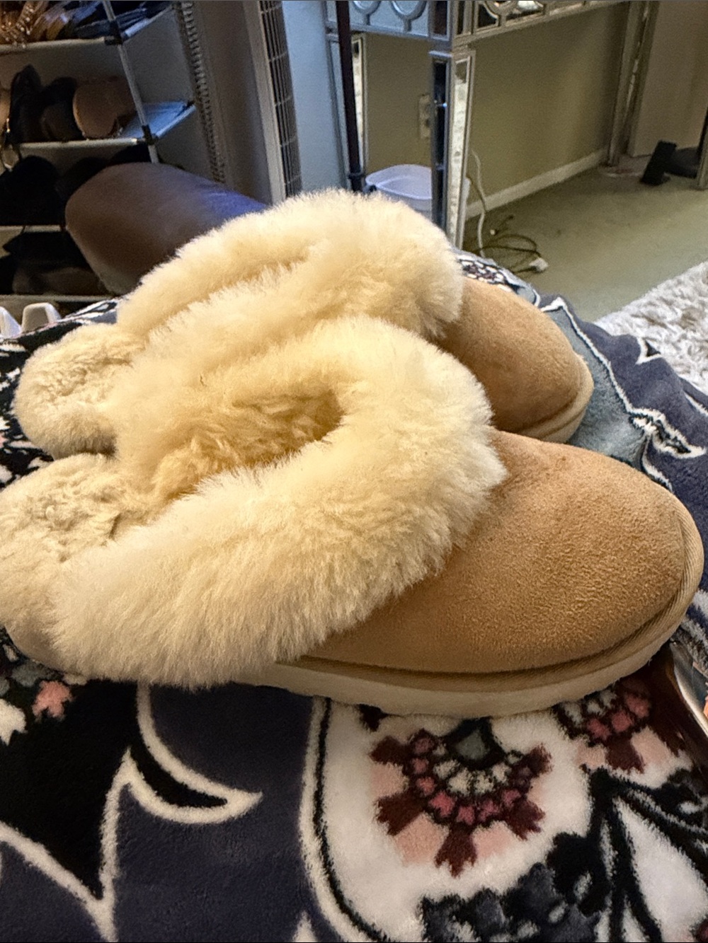 Cozy Shearling-Lined Women's Slippers in Chestnut - Picture 3 of 6